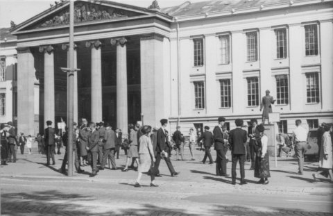 norway-036.jpg - Norwegian Royal Palace